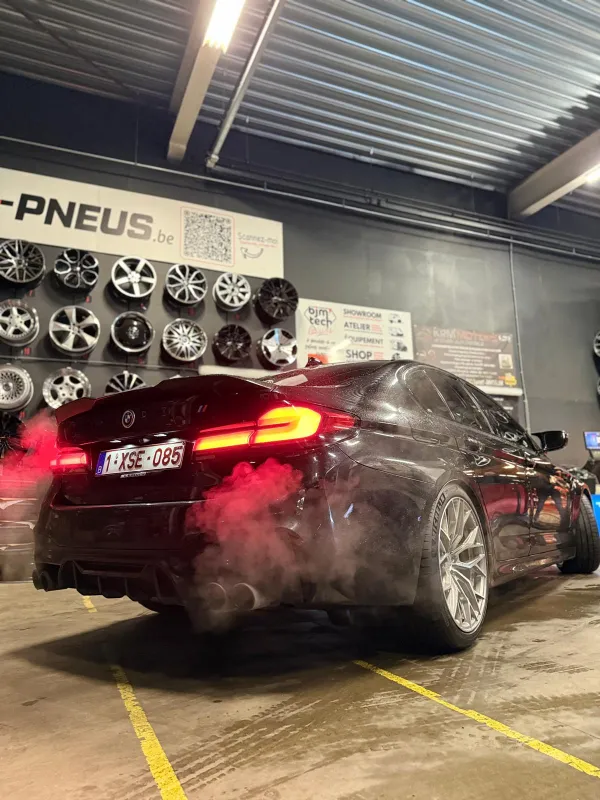 BMW M5 préparée par Jérôme-Pneus à Gosselies
